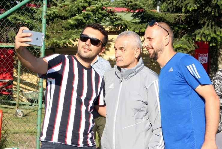 Rıza Çalımbay: “Benim İçin İki Önemli Kulüp Var. Biri Sivasspor, İkincisi Beşiktaş”