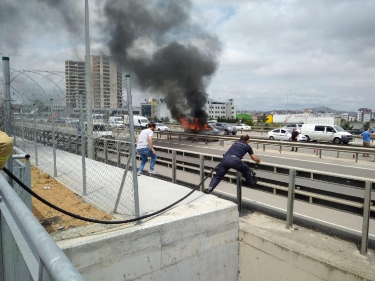 Tem Otoyolunda Lüks Cip Alev Alev Yandı