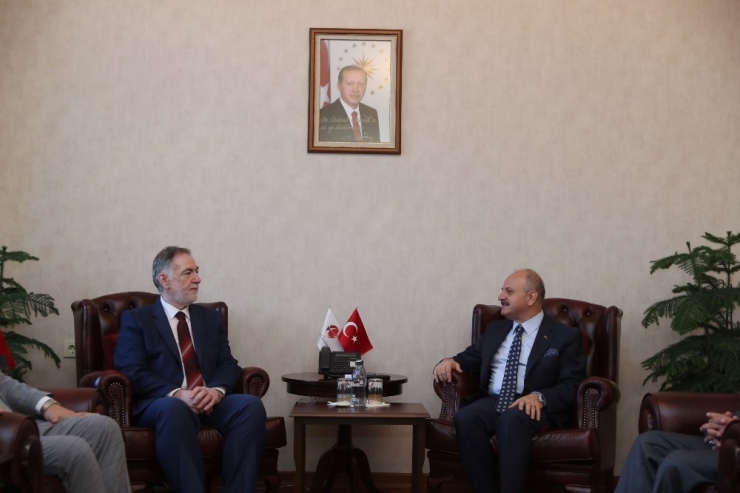 Vali Çakacak, Diyanet İşleri Başkan Yardımcısı Tıraşçı’yı Kabul Etti