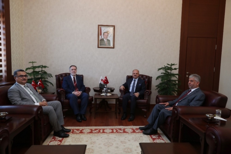 Vali Çakacak, Diyanet İşleri Başkan Yardımcısı Tıraşçı’yı Kabul Etti