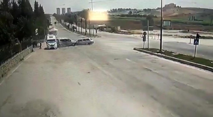 Mezarlık Önündeki Kaza Saniye Saniye Görüntülendi