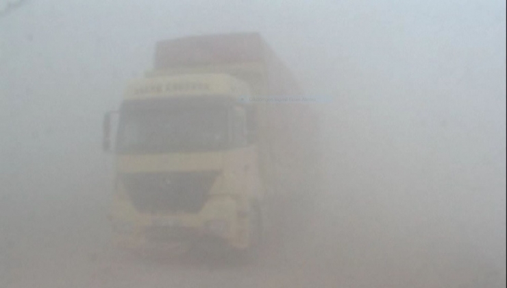 Aksaray’da Şiddetli Rüzgar Ve Kum Fırtınası Caminin Minaresini Yıktı