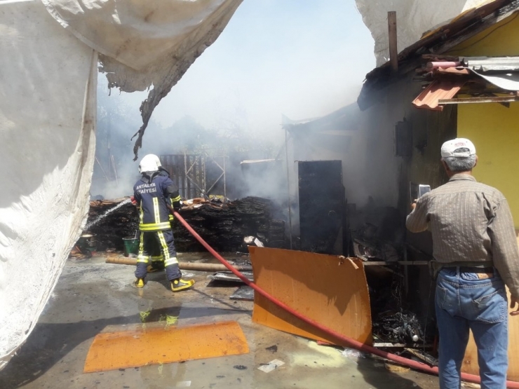 Kumluca’da Ev Yangını