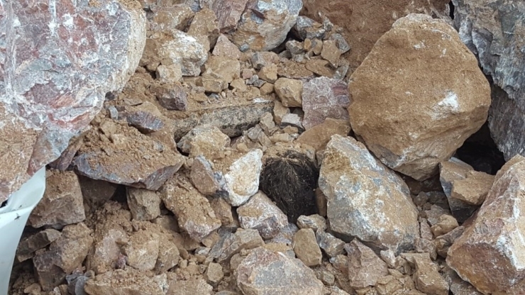 Devrilen Kamyondan Dökülen Kayaların Altında Kalan Sürücü Öldü