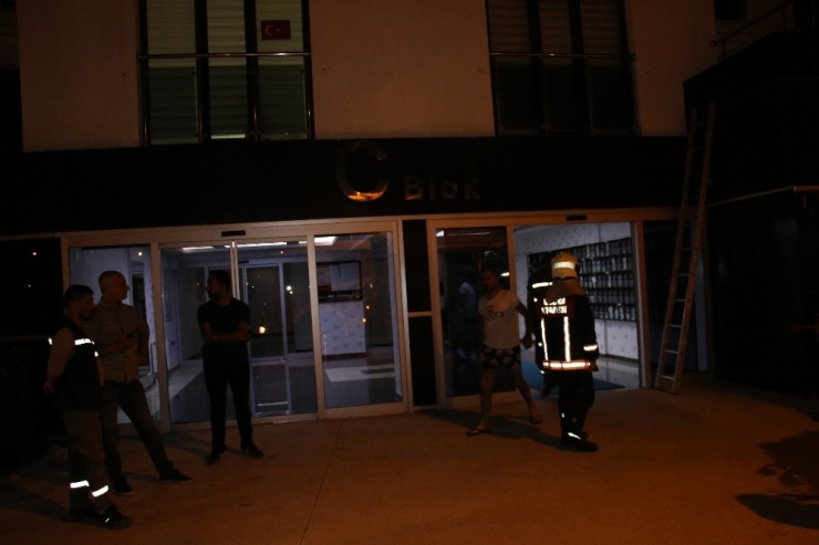 Başkent’te Bir Bina Alev Alev Yandı