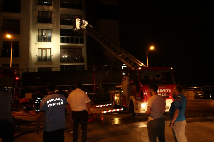 Başkent’te Bir Bina Alev Alev Yandı