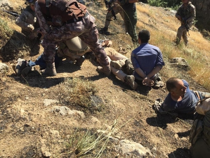 O Teröristlerin Yakalanma Anına Ait Yeni Fotoğraflar Ortaya Çıktı