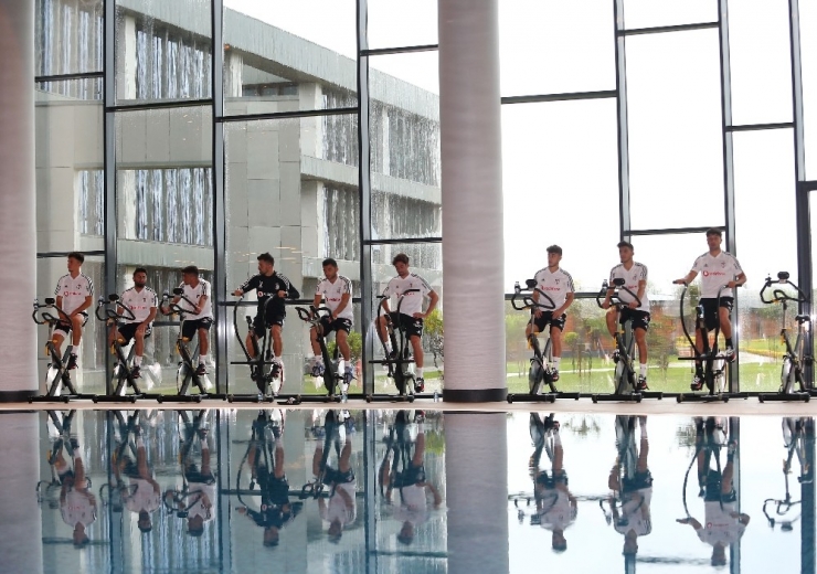 Beşiktaş, Salonda Çalıştı