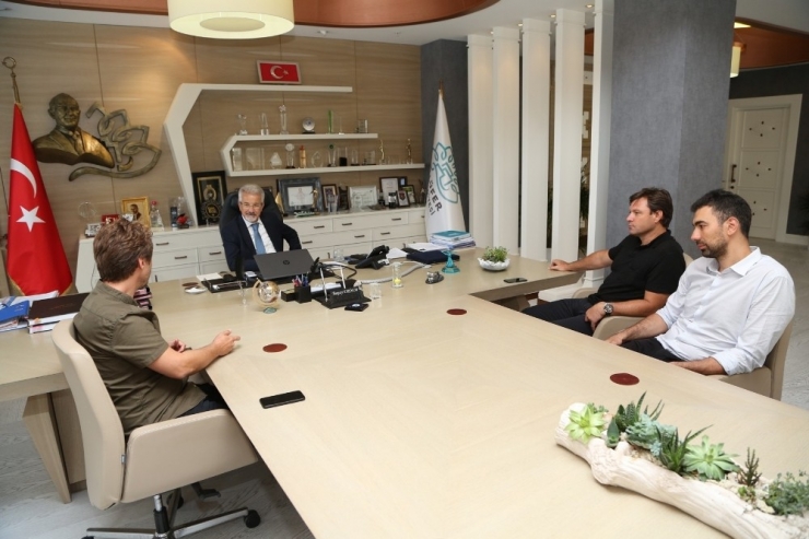 Şampiyonlardan Başkan Erdem’e Ziyaret