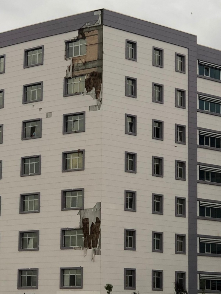 Çorum’da Şiddetli Fırtına Hastaneye Zarar Verdi