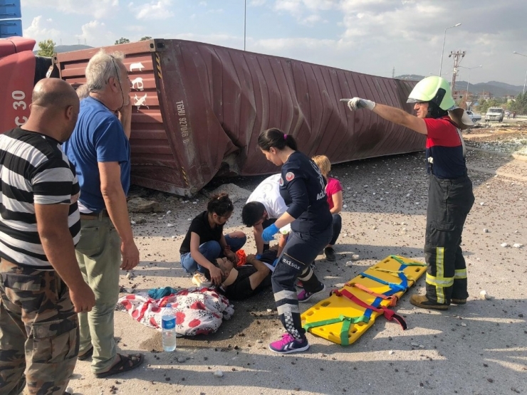 Kontrolden Çıkan Tır Taksiye Çarptı: 5 Yaralı