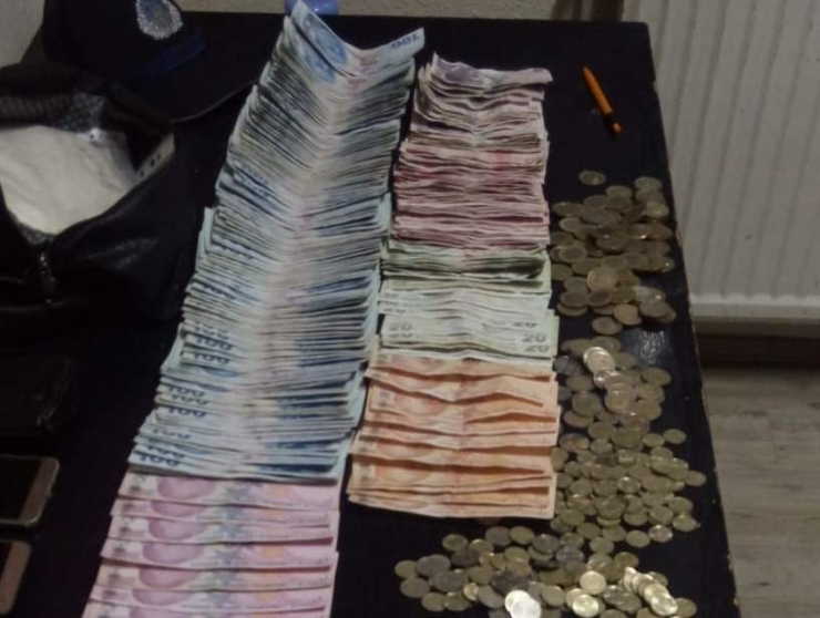 6 Çocuğuna Dilencilik Yaptıran Kadından Çıkan Para Şok Etti