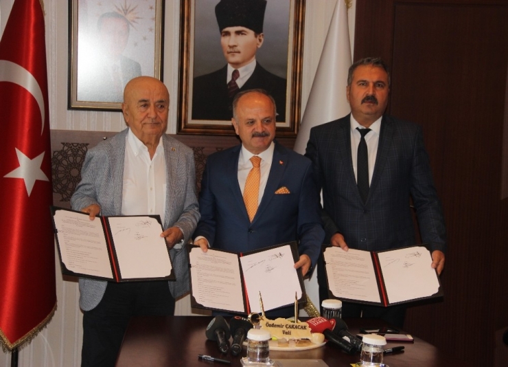 Fethi Yılmaz Sezer Yaşlı Bakım Ve Rehabilitasyon Merkezi Protokolü İmzalandı