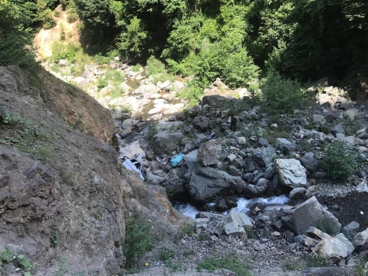 Gümüşhane’de Araç Dereye Uçtu: 1 Ölü