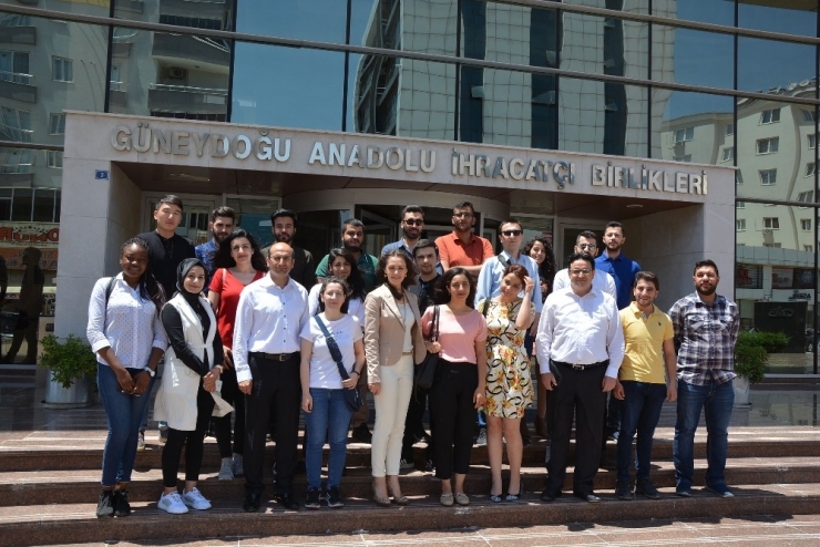 İş Garantili Eğitimle Yeni Nesil İhracatçılar Yetiştirilecek