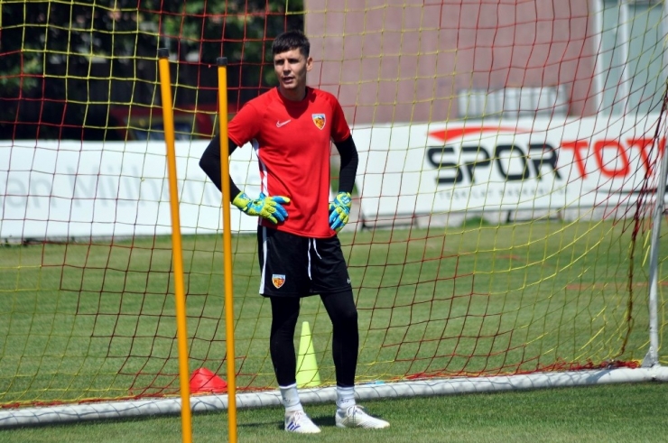 Silviu Lung: “Mutluluk Şarkıları Söylemek İstiyorum”