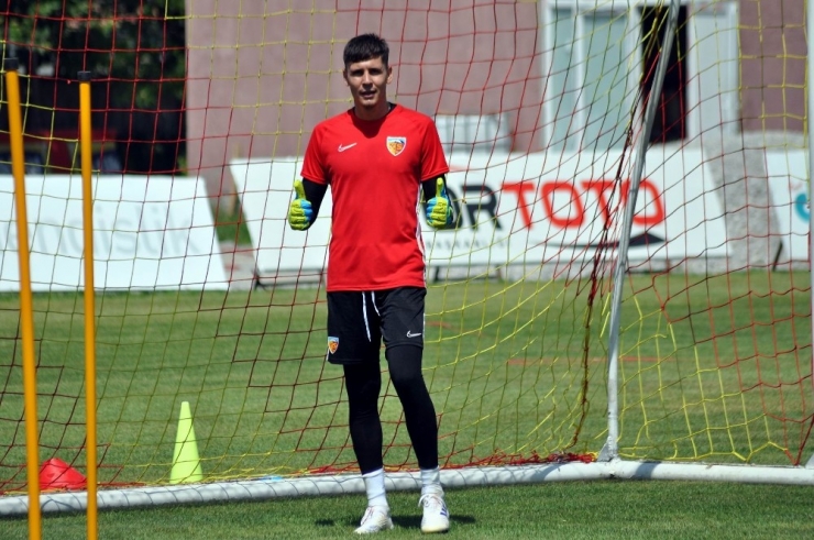 Silviu Lung: “Mutluluk Şarkıları Söylemek İstiyorum”