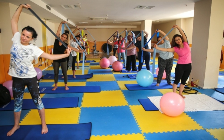 Çocuklara Yüzme, Velilere Pilates