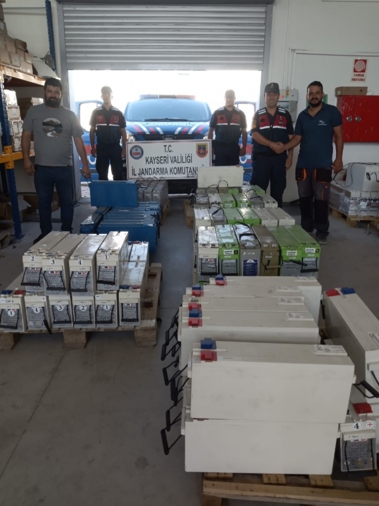 Akü Hırsızları Yakalandı