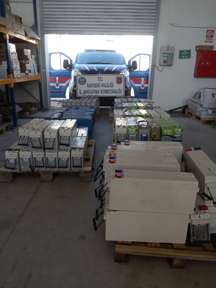 Akü Hırsızları Yakalandı