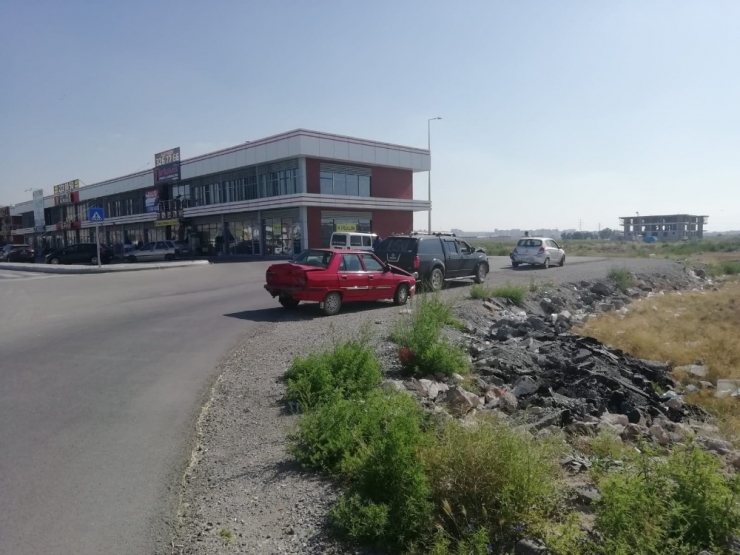 4 Aracın Karıştığı Zincirleme Trafik Kazasında 1 Kişi Yaralandı