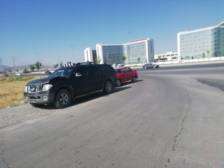 4 Aracın Karıştığı Zincirleme Trafik Kazasında 1 Kişi Yaralandı