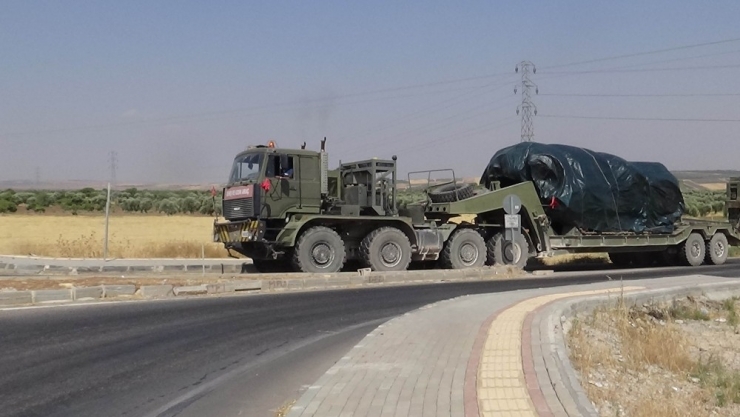 Fırat’ın Doğusuna Fırtına Obüs Ve Tank Sevkıyatı