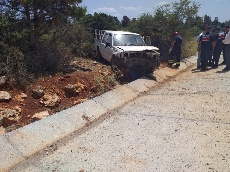 Konya’da Kontrolden Çıkan Kamyonet Devrildi: 1 Ölü, 1 Yaralı