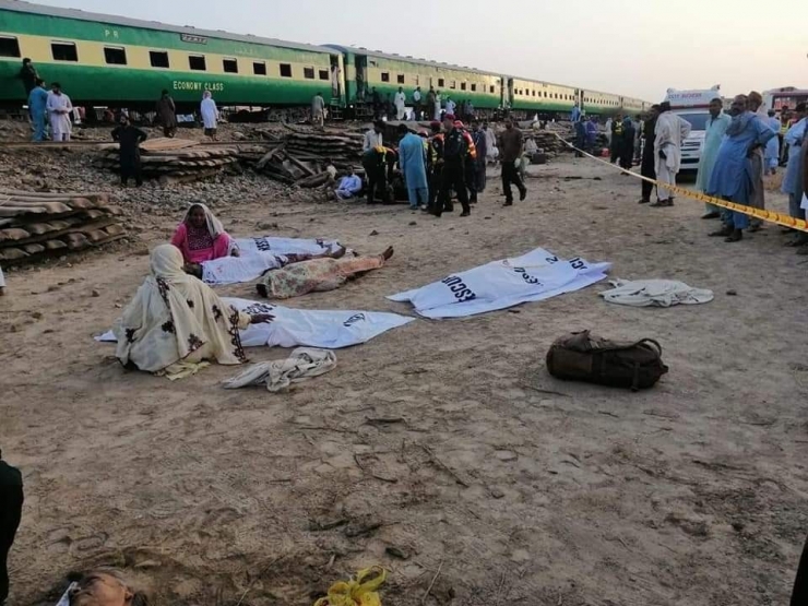 Pakistan’daki Tren Kazasında Ölü Sayısı 21’e Yükseldi