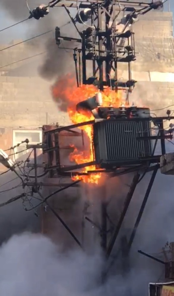 Patlayan Trafo Alev Aldı