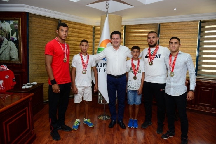 Pehlivanlar Başkan Köleoğlu’nu Ziyaret Etti