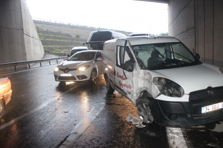 Yolcu Otobüsünün Karıştığı Kazada 1 Kişi Yaralandı