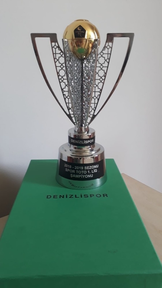 Denizlispor Kazandığı Kupanın Minyatürünü Yaptırıp Satışa Çıkardı
