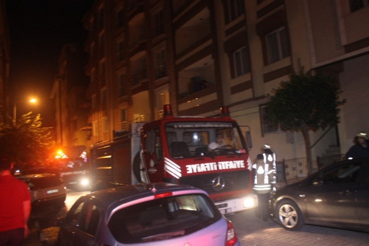 Beş Katlı Binanın Bodrum Katında Çıkan Yangın Paniğe Neden Oldu