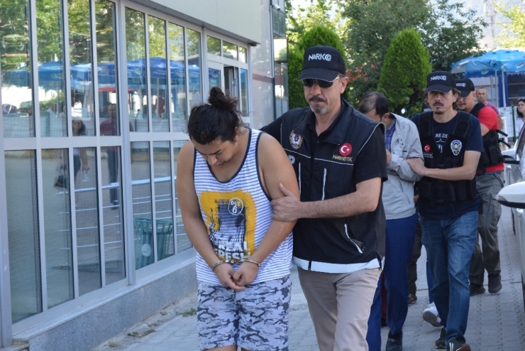 Topraktan Uyuşturucu Çıktı