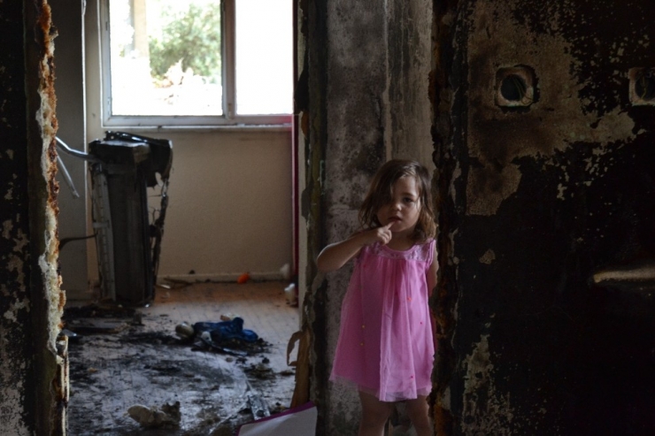 Cep Telefonu Patladı 4 Çocuklu Aile Sokakta Kaldı