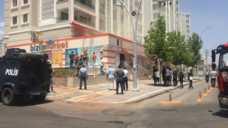 Diyarbakır’da Market Deposunda Yangın: 5 Kişi Dumandan Etkilendi