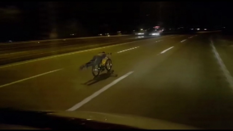 Otobanda Motosikletle Ölümüne Yolculuk