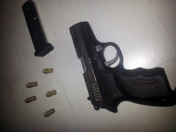 Sultangazi’de Silahlı 4 Kişinin Market Soyduğu O Anlar Kamerada