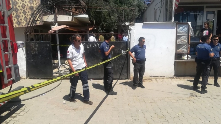 İzmir’deki Yangında Can Pazarı: 1 Çocuk Öldü, Anne Ağır Yaralı