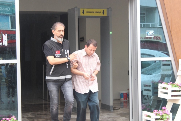 Çaldıklarını Polis Ekiplerine Satmaya Çalışırken Yakalandı