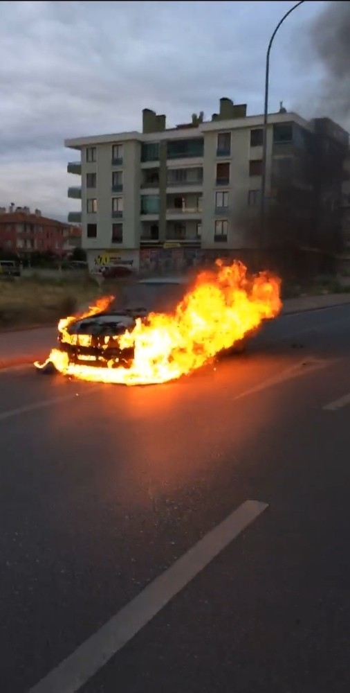 Konya’da Otomobil Alev Alev Yandı