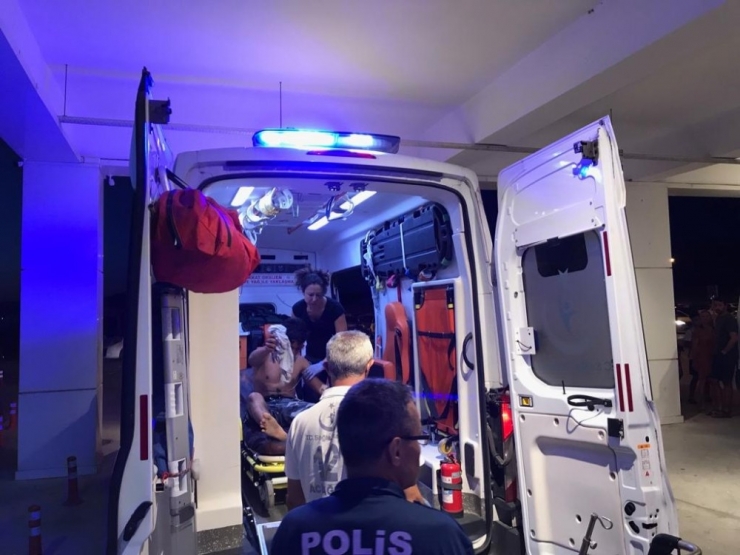 Kuşadası’nda Boğulma Tehlikesi Geçiren İki Genci Kurtarmak İçin Herkes Seferber Oldu