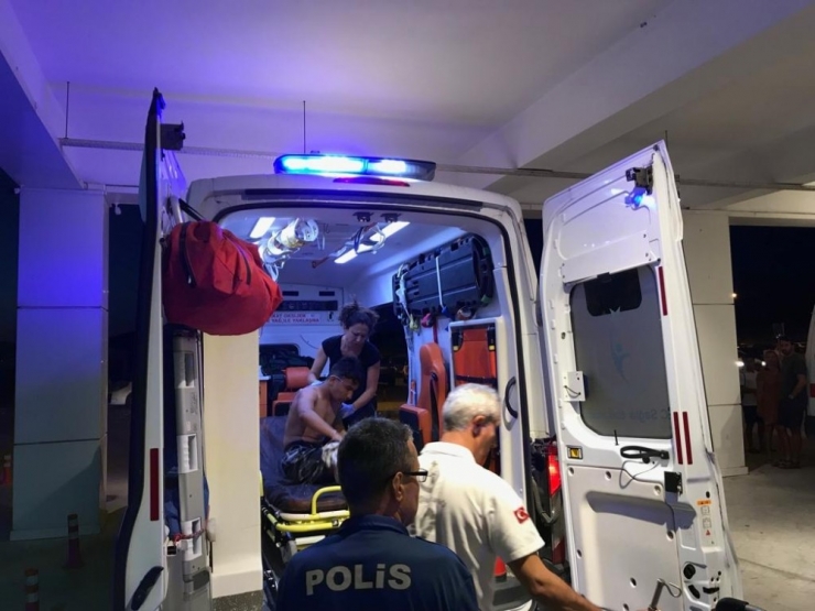 Kuşadası’nda Boğulma Tehlikesi Geçiren İki Genci Kurtarmak İçin Herkes Seferber Oldu