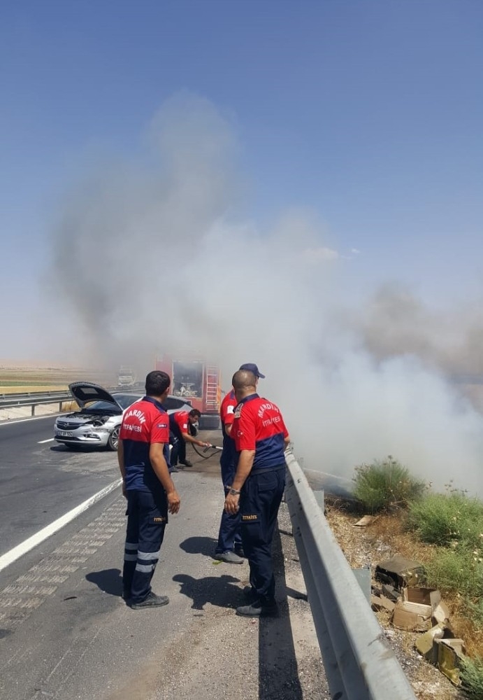 Anız Yangınının Neden Olduğu Kazada 5 Kişi Yaralandı