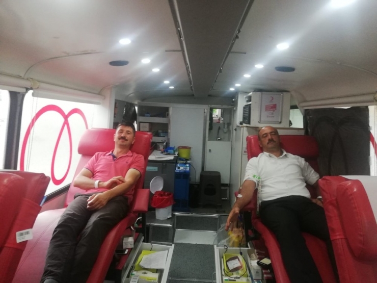 Muhtarlardan Örnek Davranış