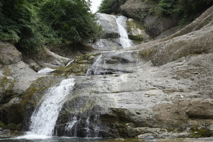 Göller Ve Şelalelerden Oluşan Saklı Cennet: “Gökgöl”