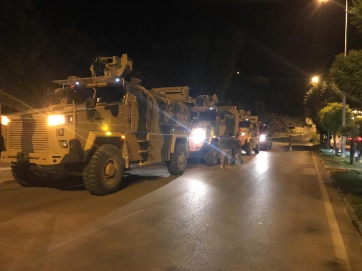 Suriye Sınırına Askeri Sevkıyat Sürüyor