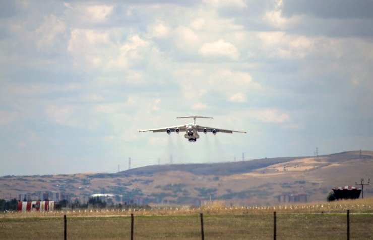 S-400 Hava Savunma Sistemleri İçin 3 Uçak Türkiye’ye İndi