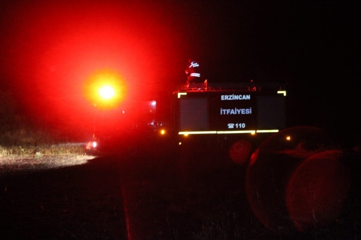 Yıldırımın İsabet Ettiği Ekili Alan Yanarak Kül Oldu